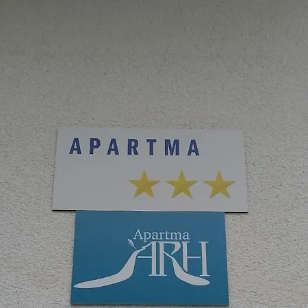 Apartma Arh *