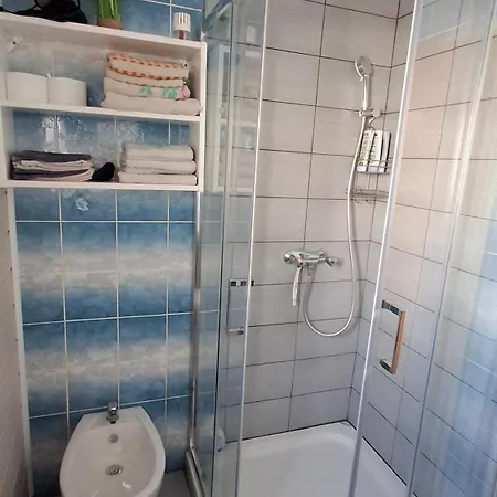 Apartma Arh דירה *