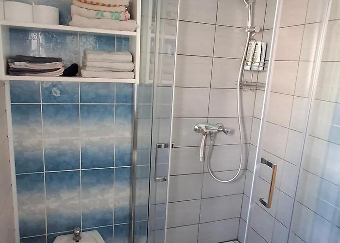 Apartma Arh דירה *